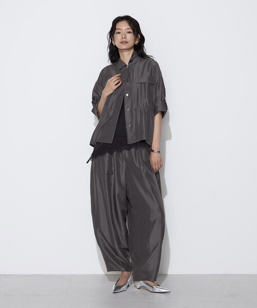 K.T KIYOKO TAKASE(キヨコタカセ)の「ライトシルクウール バレルパンツ(その他パンツ・レディース・ブラック/チャコール・9号)」の7枚目の写真