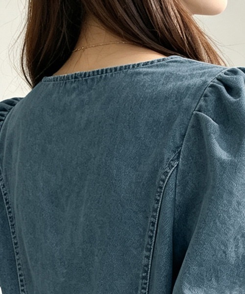 ONEP STAR(ワンピスター)の「パール風ボタンデニムパフスリーブブラウス(シャツ/ブラウス・レディース・ブルー・MEDIUM/LARGE/X-LARGE)」の9枚目の写真
