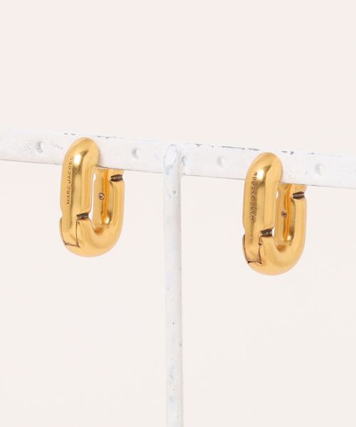 MARC JACOBS（マークジェイコブス）の「POP J MARC HUGGIE HOOPS/ポップ J マーク ハギー フープ ピアス（ピアス（両耳用）・レディース・シルバー/アンティークゴールド・ONE SIZE）」の8枚目の写真