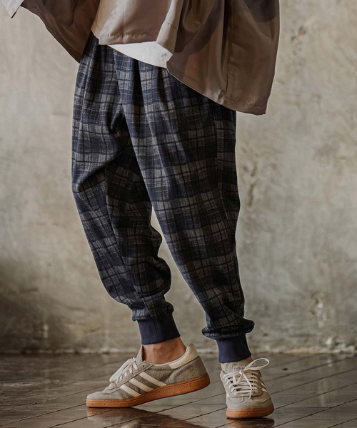 CAMBIO(カンビオ)の「mp15303-Brushed Check Ponte Jogger Pants ジョガーパンツ(A75526cmb)(その他パンツ・メンズ・ブラック/ブラウン/ネイビー・S/M/L)」の3枚目の写真