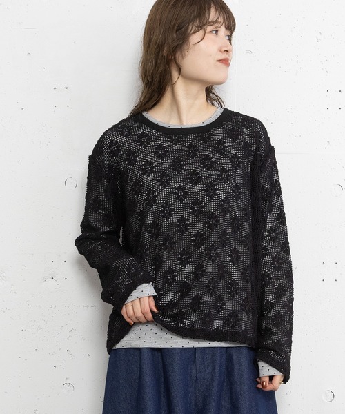 POU DOU DOU（プードゥドゥ）の「フラワーモチーフメッシュトップス（Tシャツ/カットソー・レディース・ブラック/キナリ・3）」の2枚目の写真