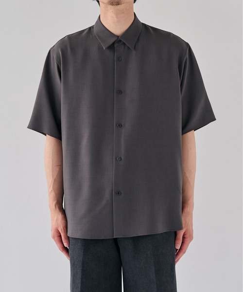 PUBLIC TOKYO(パブリックトウキョウ)の「【WEB限定】SUMMER TRIXION リラックスシャツ /夏服/半袖/ウォッシャブル/防シワ(シャツ/ブラウス・メンズ・ベージュ/ブラック/ダークグレー・1/2/3)」の7枚目の写真