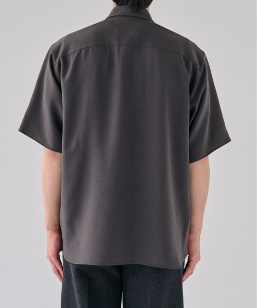 PUBLIC TOKYO(パブリックトウキョウ)の「【WEB限定】SUMMER TRIXION リラックスシャツ /夏服/半袖/ウォッシャブル/防シワ(シャツ/ブラウス・メンズ・ベージュ/ブラック/ダークグレー・1/2/3)」の9枚目の写真