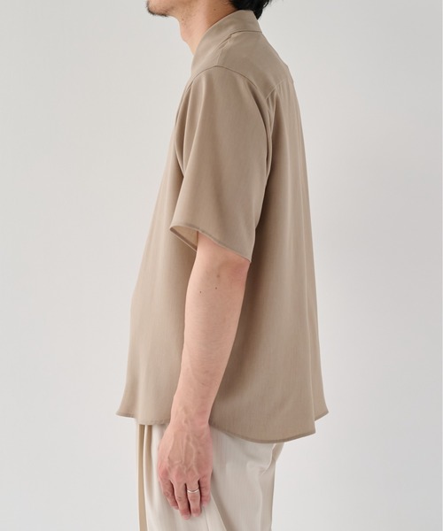 PUBLIC TOKYO(パブリックトウキョウ)の「【WEB限定】SUMMER TRIXION リラックスシャツ /夏服/半袖/ウォッシャブル/防シワ(シャツ/ブラウス・メンズ・ベージュ/ブラック/ダークグレー・1/2/3)」の4枚目の写真