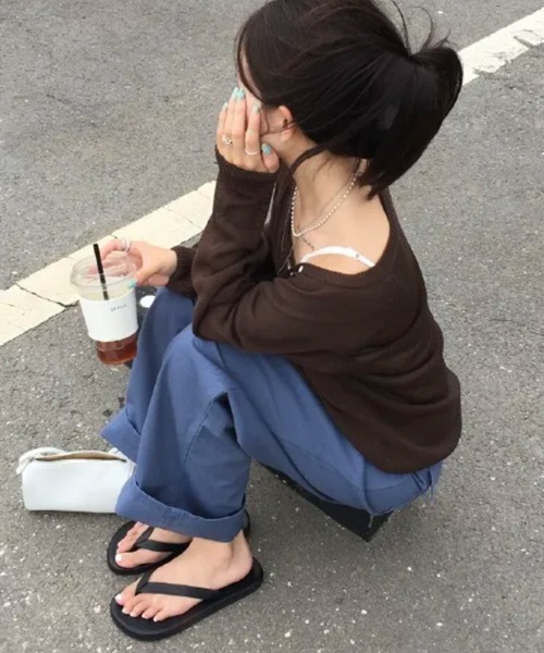COCOMOMO(ココモモ)の「ゆるっとルーズシルエット ヘンリーネックシアーニット ヘンリーネックニット 長袖 シアーニット ルーズニット vネック オーバーサイズ ワンショル サマーニット 春服 夏服 秋服(ニット/セーター・レディース・ブラウン/アイボリー・FREE)」の5枚目の写真