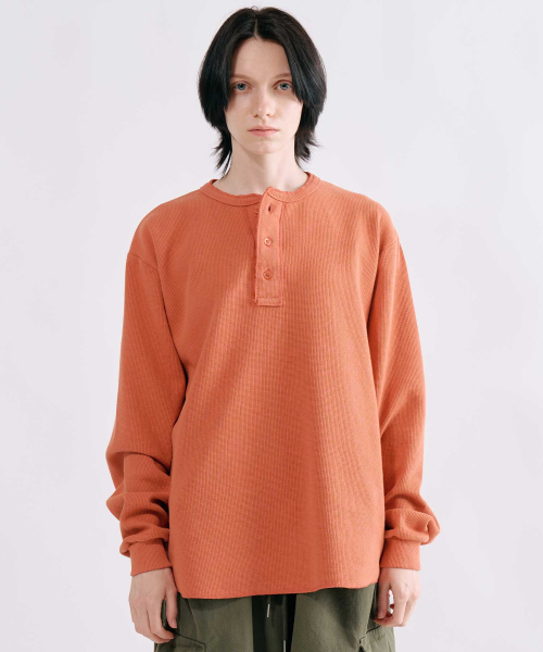 SMITHARMOR(スミスアモー)の「コットン無地ワッフルヘンリーネック長袖Tシャツ_3カラー(Tシャツ/カットソー・メンズ・オレンジ/グレー/ブラック・FREE)」の7枚目の写真