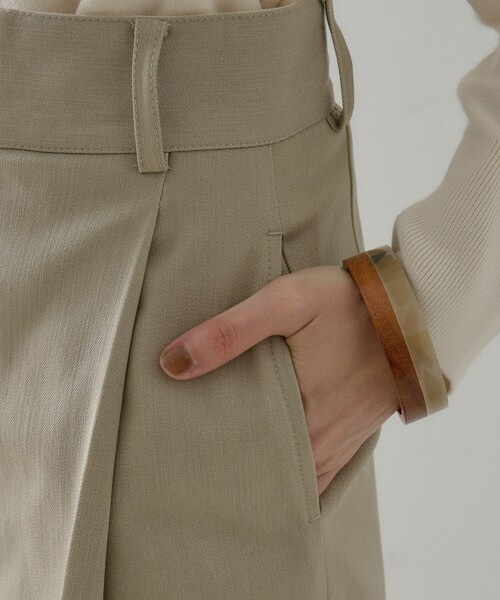 qualite(カリテ)の「テックデニムトラウザー / ワイドパンツ(デニムパンツ・レディース・ネイビー/ベージュ・36/38)」の5枚目の写真