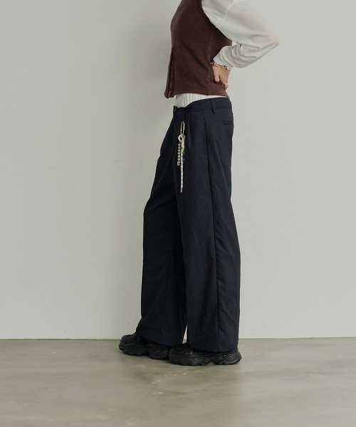 uchi.(ウチ)の「レイヤードデザインストライプワイドスラックスパンツ(スラックス・レディース・ネイビー/チャコールグレー・FREE)」の22枚目の写真