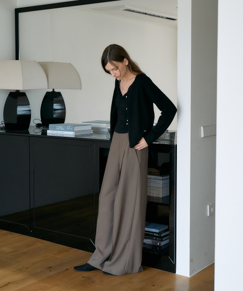 DEHEVE（デヘヴェ）の「Basic Crop Cardigan [Black]（カーディガン/ボレロ・レディース・ブラック・OS）」の3枚目の写真