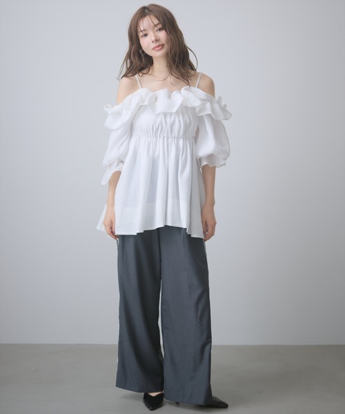 AND COUTURE(アンドクチュール)の「オフショルバルーンフリルチュニックブラウス(チュニック・レディース・オフホワイト/サックスブルー/ブラウン・FREE)」の13枚目の写真