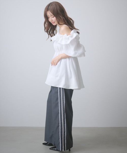 AND COUTURE(アンドクチュール)の「オフショルバルーンフリルチュニックブラウス(チュニック・レディース・オフホワイト/サックスブルー/ブラウン・FREE)」の15枚目の写真