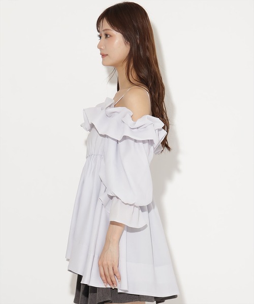 AND COUTURE(アンドクチュール)の「オフショルバルーンフリルチュニックブラウス(チュニック・レディース・オフホワイト/サックスブルー/ブラウン・FREE)」の22枚目の写真