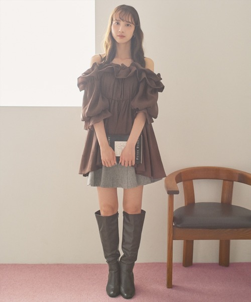AND COUTURE(アンドクチュール)の「オフショルバルーンフリルチュニックブラウス(チュニック・レディース・オフホワイト/サックスブルー/ブラウン・FREE)」の19枚目の写真