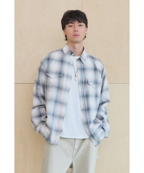 KUME(クメ)の「Men Cotton Checked Shirt with Embroidered Pocket, Blue(シャツ/ブラウス・メンズ・その他・LARGE/X-LARGE)」の4枚目の写真