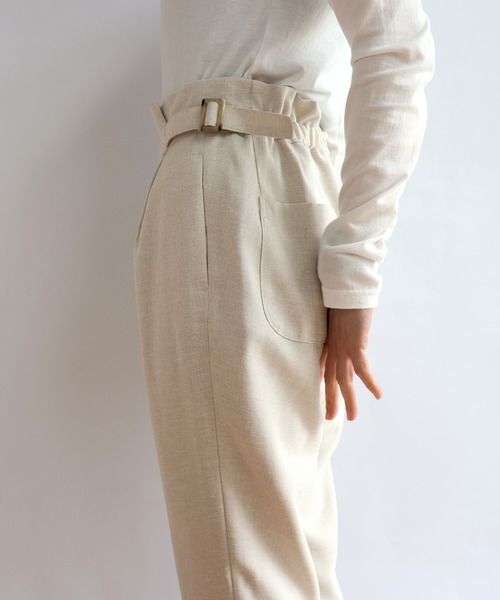 etre relie(エトレリー)の「リネンオックス脇ベルトテーパードパンツ(その他パンツ・レディース・ベージュ/ブラック・SMALL/MEDIUM)」の4枚目の写真