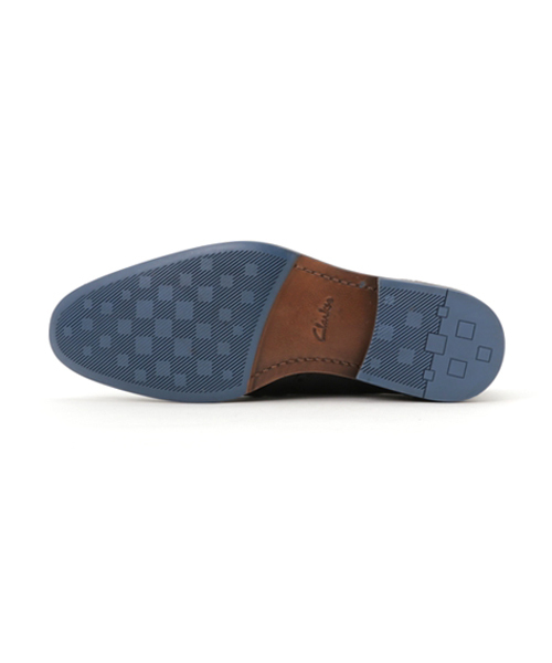 Clarks(クラークス)の「Prangley Limit / プラングリーリミット (ブラックレザー)(ドレスシューズ・メンズ・ブラック・8.5/8/10/9/7.5/11/6.5/9.5/7/10.5/6)」の4枚目の写真