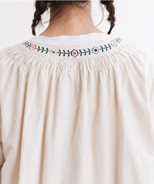 MERLOT（メルロー）の「フラワー刺繍フォークロアワンピース7221