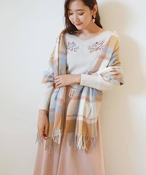 JILL by JILL STUART（ジルバイジルスチュアート）の「チェックストール   （ストール/ショール・レディース・ホワイト/ベージュ系その他/ブラック×ピンク/ピンク系その他/パープル/ブラック×ブルー・FREE）」の4枚目の写真