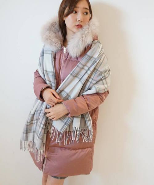 JILL by JILL STUART（ジルバイジルスチュアート）の「チェックストール   （ストール/ショール・レディース・ホワイト/ベージュ系その他/ブラック×ピンク/ピンク系その他/パープル/ブラック×ブルー・FREE）」の2枚目の写真