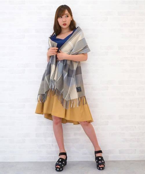 JILL by JILL STUART（ジルバイジルスチュアート）の「チェックストール   （ストール/ショール・レディース・ホワイト/ベージュ系その他/ブラック×ピンク/ピンク系その他/パープル/ブラック×ブルー・FREE）」の14枚目の写真