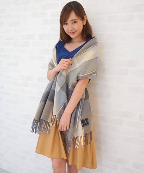 JILL by JILL STUART（ジルバイジルスチュアート）の「チェックストール   （ストール/ショール・レディース・ホワイト/ベージュ系その他/ブラック×ピンク/ピンク系その他/パープル/ブラック×ブルー・FREE）」の17枚目の写真