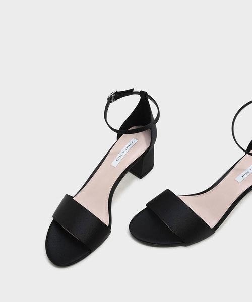 CHARLES & KEITH(チャールズ & キース)の「アンクルストラップサンダル / ANKLE STRAP SANDALS(サンダル・レディース・ブルーグリーン/ブラック/ブルー・25cm/23cm/24.5cm/22.5cm/23.5cm)」の14枚目の写真