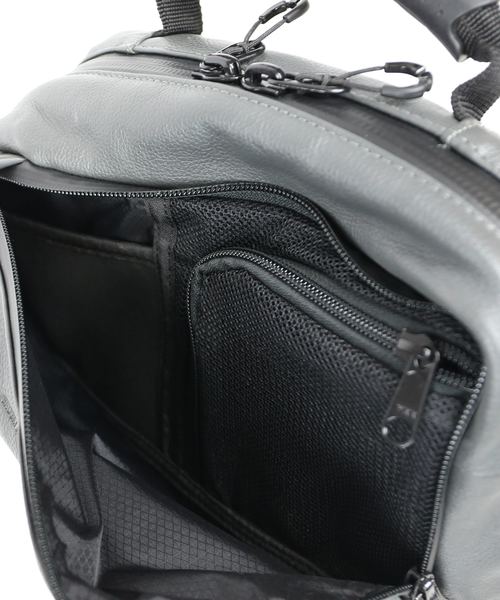 BROSKI AND SUPPLY（ブロスキーアンドサプライ）の「防水レザーバック