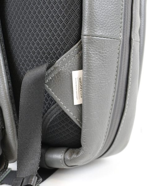 BROSKI AND SUPPLY（ブロスキーアンドサプライ）の「防水レザーバック