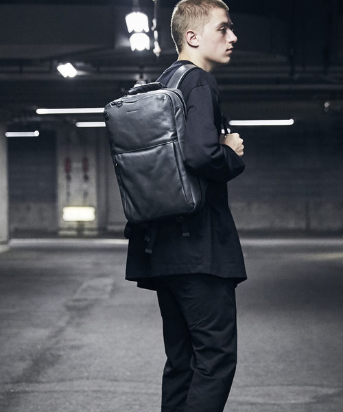 BROSKI AND SUPPLY(ブロスキーアンドサプライ)の「防水レザーバックパック【BROSKI AND SUPPLY/ブロスキーアンドサプライ】HUB LIMITED -MOON LEATHER ver.-(バックパック/リュック・メンズ・ブラック/チャコールグレー・FREE)」の14枚目の写真