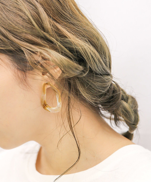 select MOCA（セレクトモカ）の「クリアべっ甲ピアス（ピアス（両耳用）・レディース・ホワイト/ブラウン/ベージュ・FREE）」の3枚目の写真