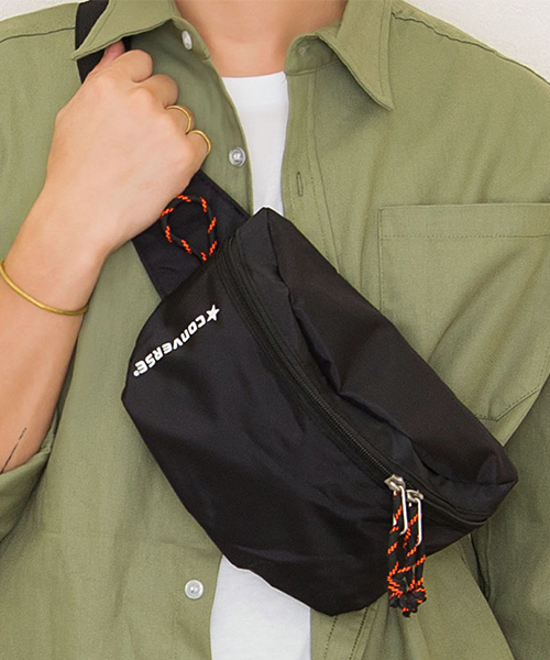 CONVERSE(コンバース)の「CONVERSE PACKABLE WAIST POUCH(ボディバッグ/ウエストポーチ・メンズ・ネイビー/パープル/ブラック・FREE)」の2枚目の写真