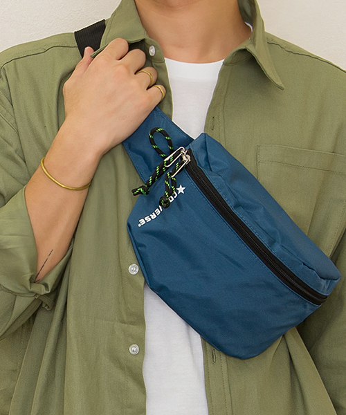 CONVERSE(コンバース)の「CONVERSE PACKABLE WAIST POUCH(ボディバッグ/ウエストポーチ・メンズ・ネイビー/パープル/ブラック・FREE)」の11枚目の写真