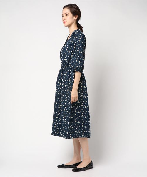 LBC(エルビーシー)の「リネンコットン花柄プリントワンピース(ワンピース・レディース・レンガ/ネイビー・M/L)」の3枚目の写真