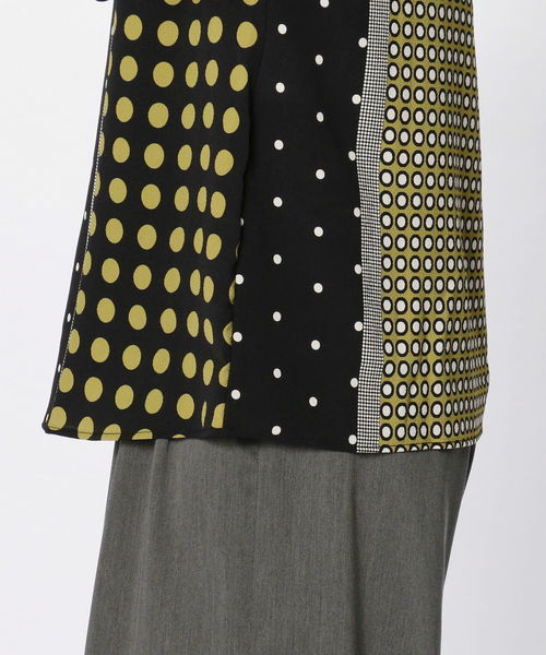 NARACAMICIE（ナラカミーチェ）の「マルチドットプリントリボンショールカラーブラウス（シャツ/ブラウス・レディース・ブラック/ネイビー・SMALL/MEDIUM/LARGE）」の7枚目の写真