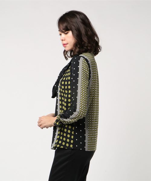 NARACAMICIE（ナラカミーチェ）の「マルチドットプリントリボンショールカラーブラウス（シャツ/ブラウス・レディース・ブラック/ネイビー・SMALL/MEDIUM/LARGE）」の12枚目の写真