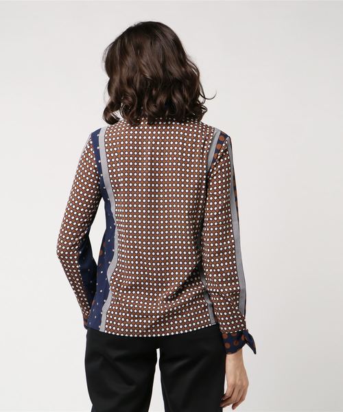 NARACAMICIE（ナラカミーチェ）の「マルチドットプリントリボンショールカラーブラウス（シャツ/ブラウス・レディース・ブラック/ネイビー・SMALL/MEDIUM/LARGE）」の6枚目の写真