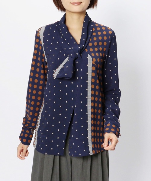 NARACAMICIE（ナラカミーチェ）の「マルチドットプリントリボンショールカラーブラウス（シャツ/ブラウス・レディース・ブラック/ネイビー・SMALL/MEDIUM/LARGE）」の19枚目の写真