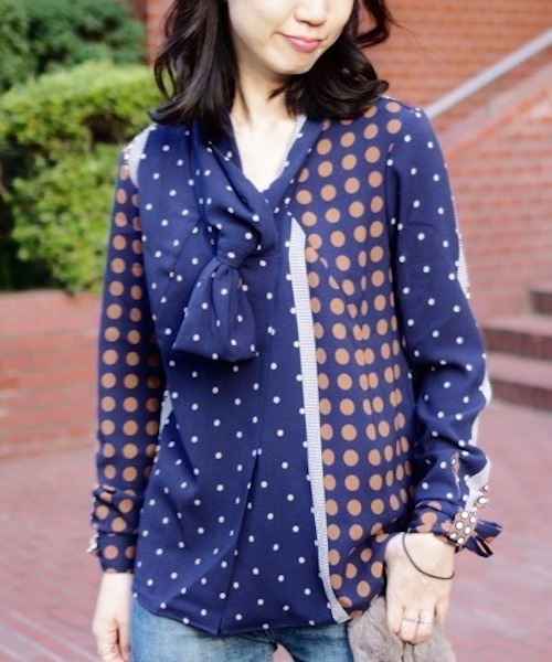 NARACAMICIE（ナラカミーチェ）の「マルチドットプリントリボンショールカラーブラウス（シャツ/ブラウス・レディース・ブラック/ネイビー・SMALL/MEDIUM/LARGE）」の22枚目の写真