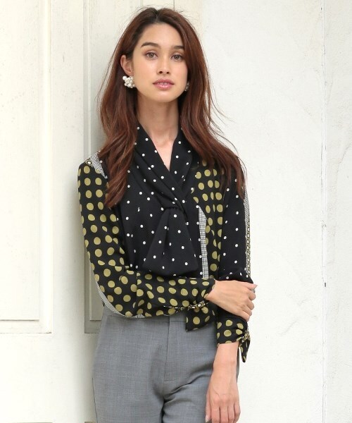NARACAMICIE（ナラカミーチェ）の「マルチドットプリントリボンショールカラーブラウス（シャツ/ブラウス・レディース・ブラック/ネイビー・SMALL/MEDIUM/LARGE）」の20枚目の写真