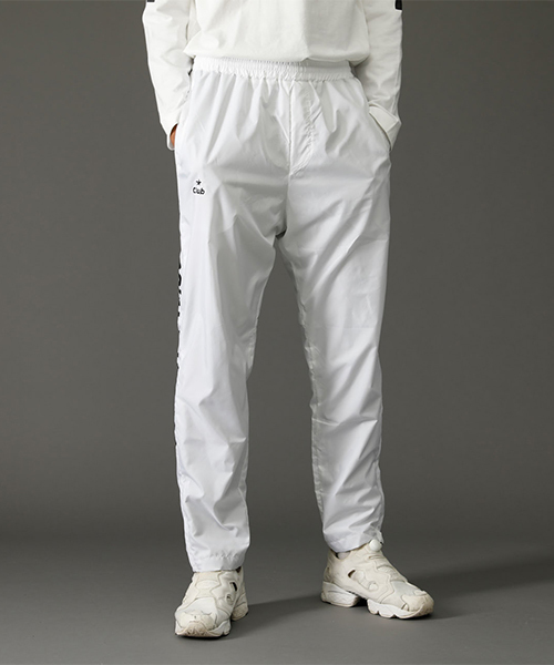 AZUL by moussy（アズールバイマウジー）の「CLUBAZUL WARMUP PANTS/クラブアズールウォームアップパンツ（その他パンツ・メンズ・ホワイト/ブラック・SMALL/MEDIUM/LARGE）」の2枚目の写真
