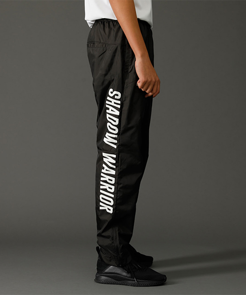 AZUL by moussy（アズールバイマウジー）の「CLUBAZUL WARMUP PANTS/クラブアズールウォームアップパンツ（その他パンツ・メンズ・ホワイト/ブラック・SMALL/MEDIUM/LARGE）」の3枚目の写真