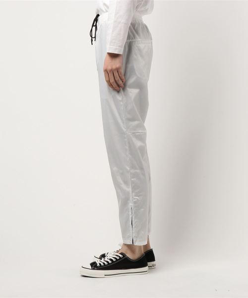 AZUL by moussy（アズールバイマウジー）の「CLUBAZUL WARMUP PANTS/クラブアズールウォームアップパンツ（その他パンツ・メンズ・ホワイト/ブラック・SMALL/MEDIUM/LARGE）」の5枚目の写真