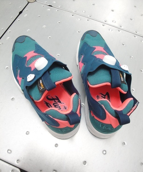 Reebok（リーボック）の「店舗限定 V61748 Reebok INSTA PUMPFURY OG リーボック インスタ ポンプフューリー コーデュラ（スニーカー・メンズ・ネイビー・26.5cm/28cm/27cm/27.5cm/28.5cm）」の4枚目の写真