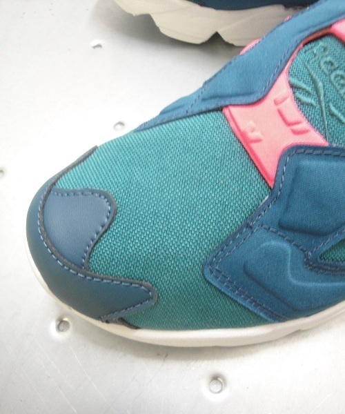 Reebok（リーボック）の「店舗限定 V61748 Reebok INSTA PUMPFURY OG リーボック インスタ ポンプフューリー コーデュラ（スニーカー・メンズ・ネイビー・26.5cm/28cm/27cm/27.5cm/28.5cm）」の5枚目の写真