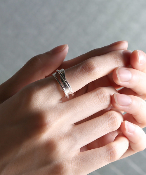 YArKA（ヤーカ）の「【YArKA/ヤーカ】silver925 asymmetry wave ring[ueb] /アシンメトリーリング シルバー925（リング・レディース・シルバー/ゴールド・#13/#11/#19/#9/#17/#15/#7/#21）」の7枚目の写真