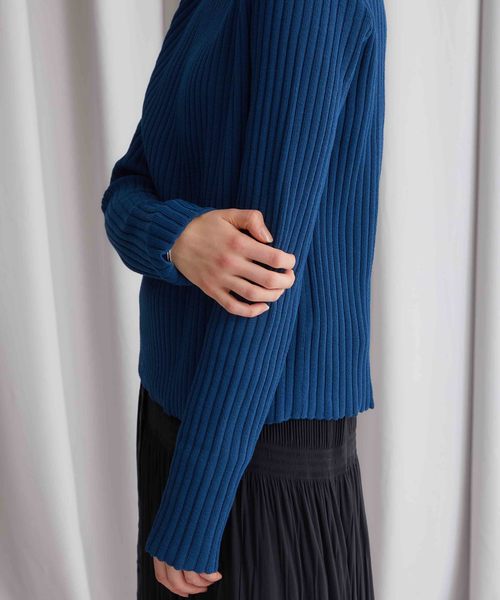 STUDIOUS(ステュディオス)の「【STUDIOUS】ワイドRIBボトルネックニット(ニット/セーター・レディース・ブラック/ネイビー・FREE)」の8枚目の写真