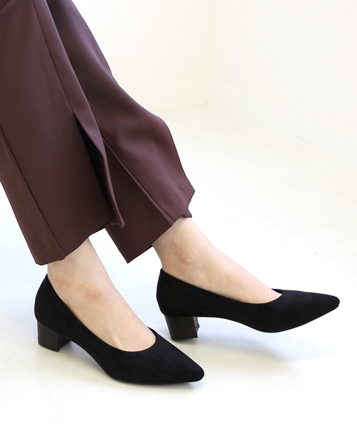 AmiAmi（アミアミ）の「チャンキーヒールポインテッドパンプス（パンプス・レディース・ブラック/パープル/ネイビー/ブラウン/カーキ/ブラック系その他/ブラウン系その他/レオパード/グレイッシュベージュ/パイソン/モカ/ベージュ系その他/オレンジ系その他/シルバー系その他/アッシュグレー・LL/S/M/L）」の3枚目の写真