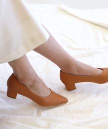 AmiAmi（アミアミ）の「チャンキーヒールポインテッドパンプス（パンプス・レディース）」