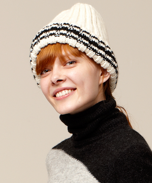 BEAUTY&YOUTH UNITED ARROWS(ビューティーアンドユースユナイテッドアローズ)の「BYBC ∵ラインリブニットキャップ◆(ニットキャップ/ビーニー・レディース・ホワイト/ネイビー/ワイン・フリ-)」の2枚目の写真