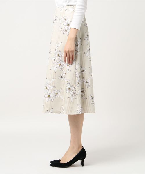 NOLLEY’S(ノーリーズ)の「フラワーストライプフレアスカート(スカート・レディース・ベージュ系その他3・38/36)」の3枚目の写真
